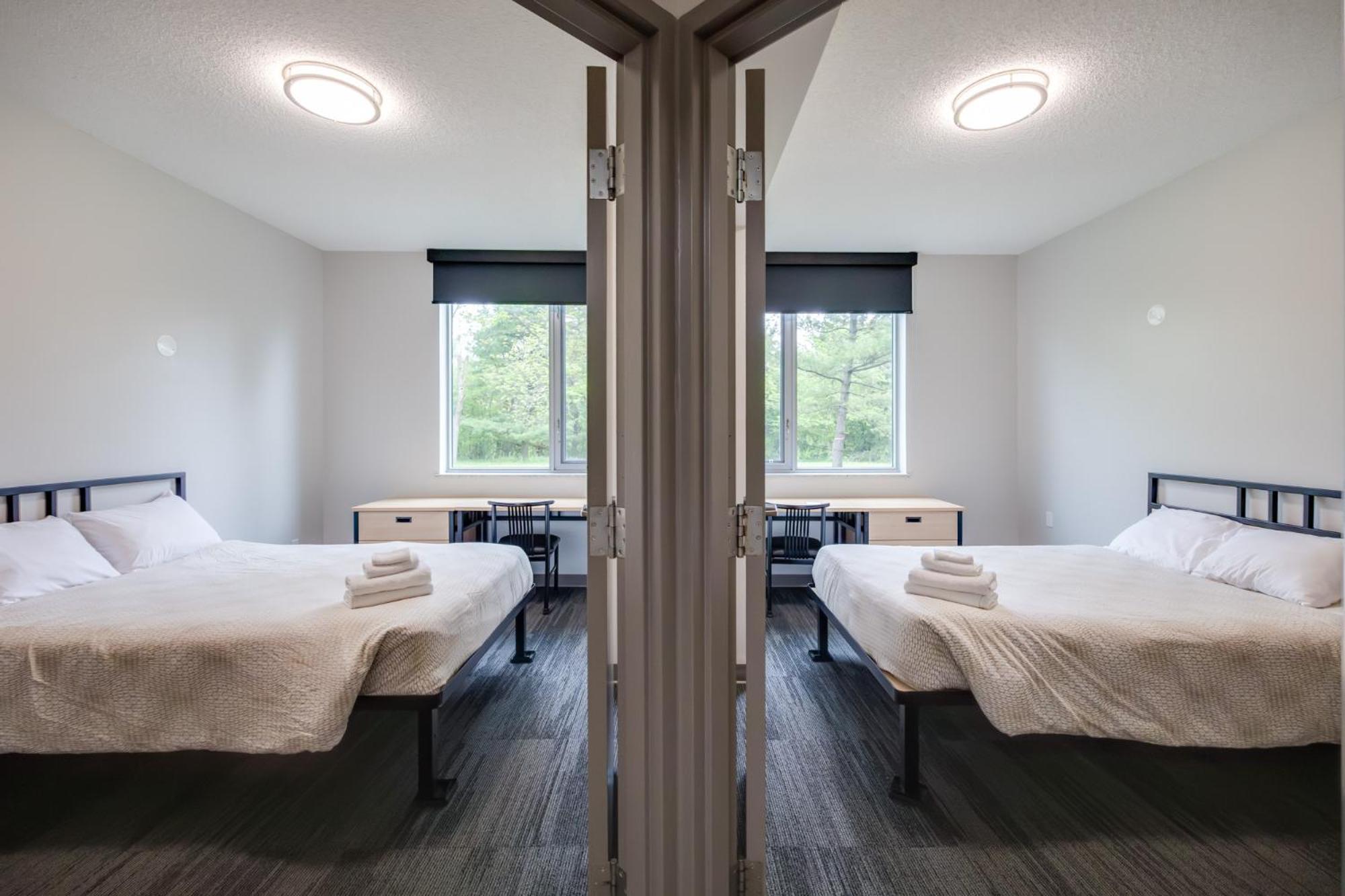 Residence & Conference Centre - Oakville Bagian luar foto